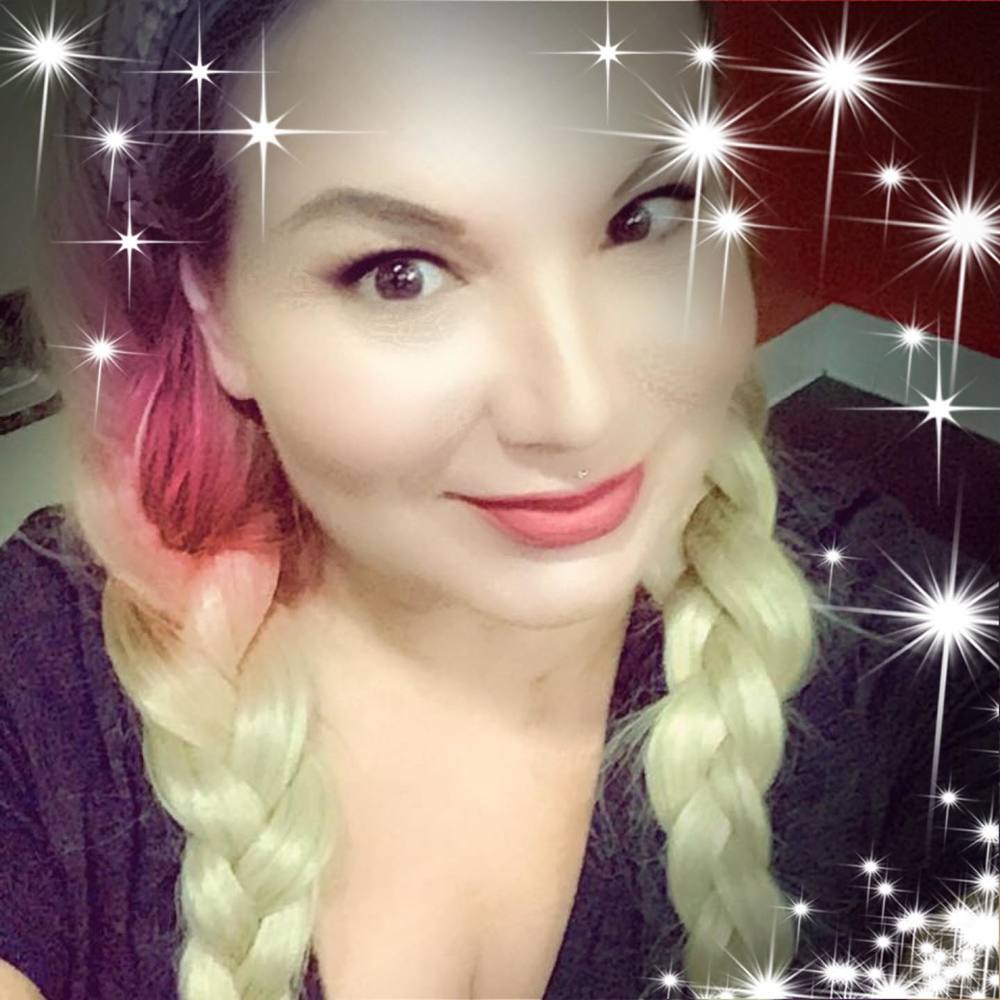 Meet your Posher, Elise